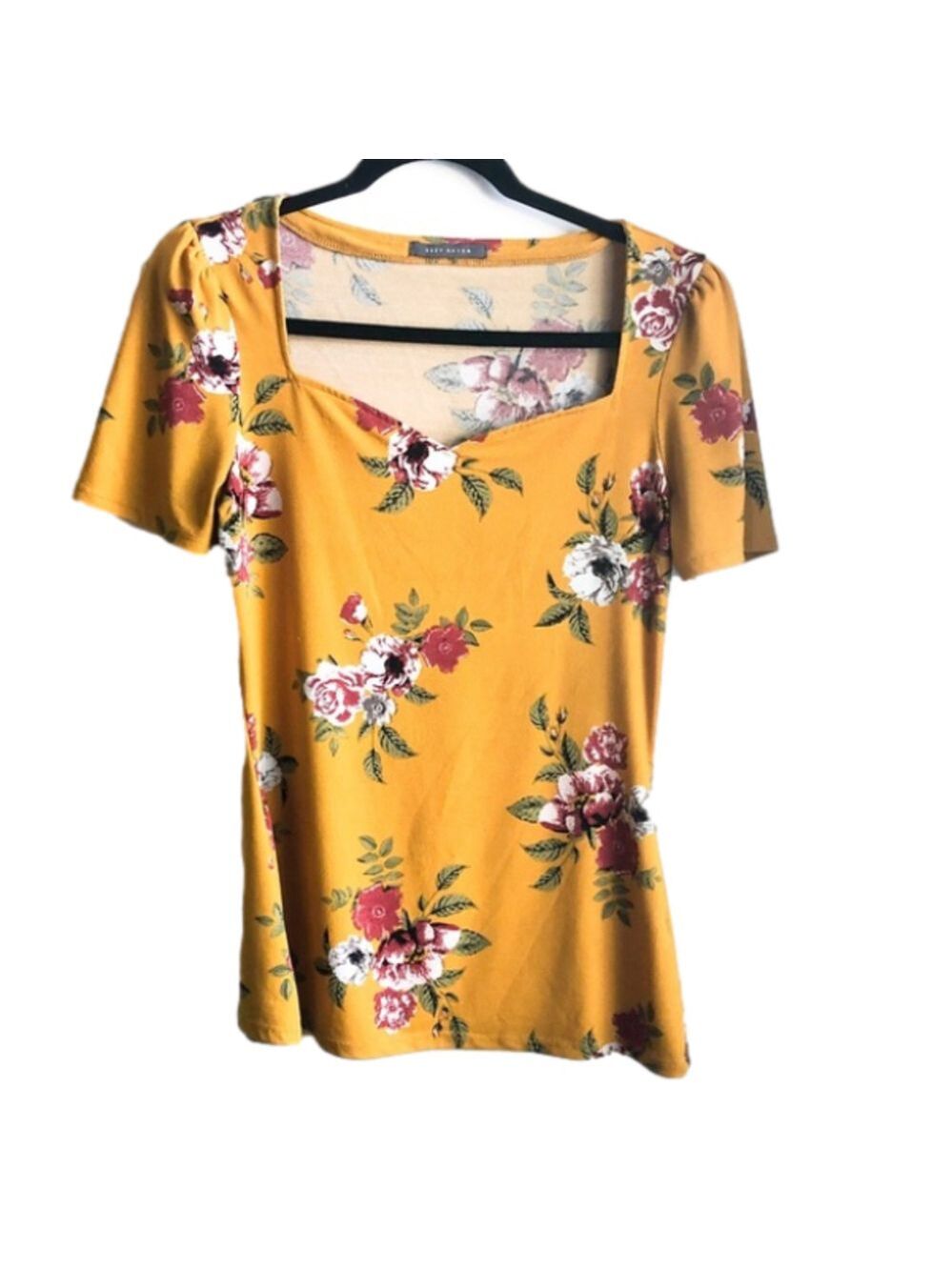 𝅺Suzy Shier Floral Top